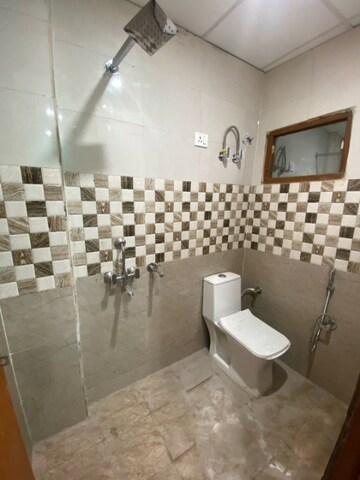 Master Bedroom in 3 BHK Builder Floor at ABCZ East Sapphire, Sector 45 – for Rent