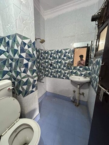 Team Area in 1 BHK Builder Floor at Saket – for Rent