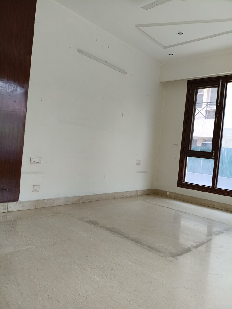 Room, new friends colony 6+ Bedroom 505 Sq.Yd. Independent House In New Friends Colony Delhi 9033589