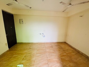 Room in 3 BHK Apartment at Migsun Wynn Boulevard, Eta Ii Greater Noida – for Sale