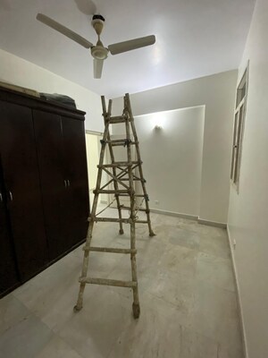 Staircase in 4 BHK Apartment at Eldeco Ananda, Sector 48 – for Rent
