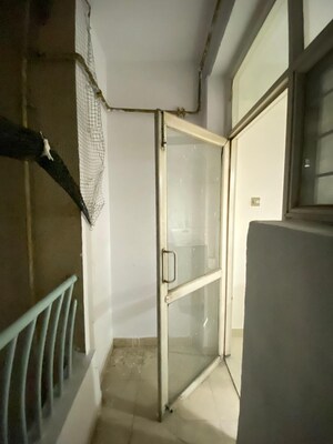 Staircase in 4 BHK Apartment at Eldeco Ananda, Sector 48 – for Rent