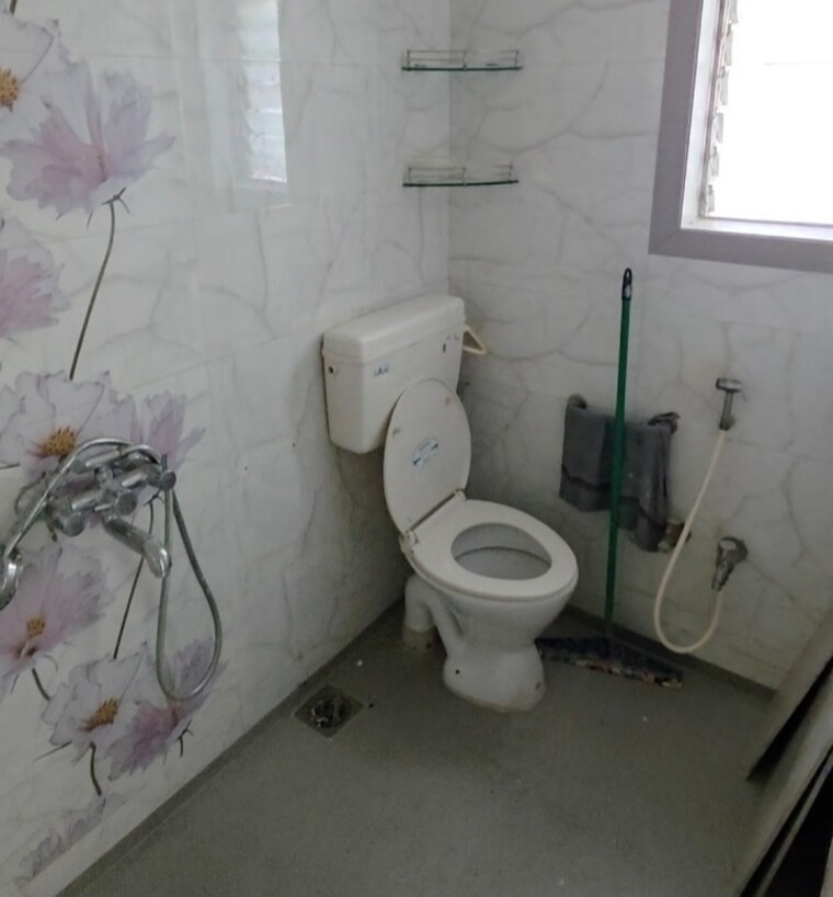 Bathroom, vasant-vihar-complex 1 RK 450 Sq.Ft. Apartment In Pokhran Road No Two Thane 9033610