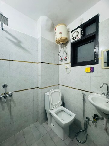 Bathroom in 1 BHK Builder Floor at Saket – for Rent
