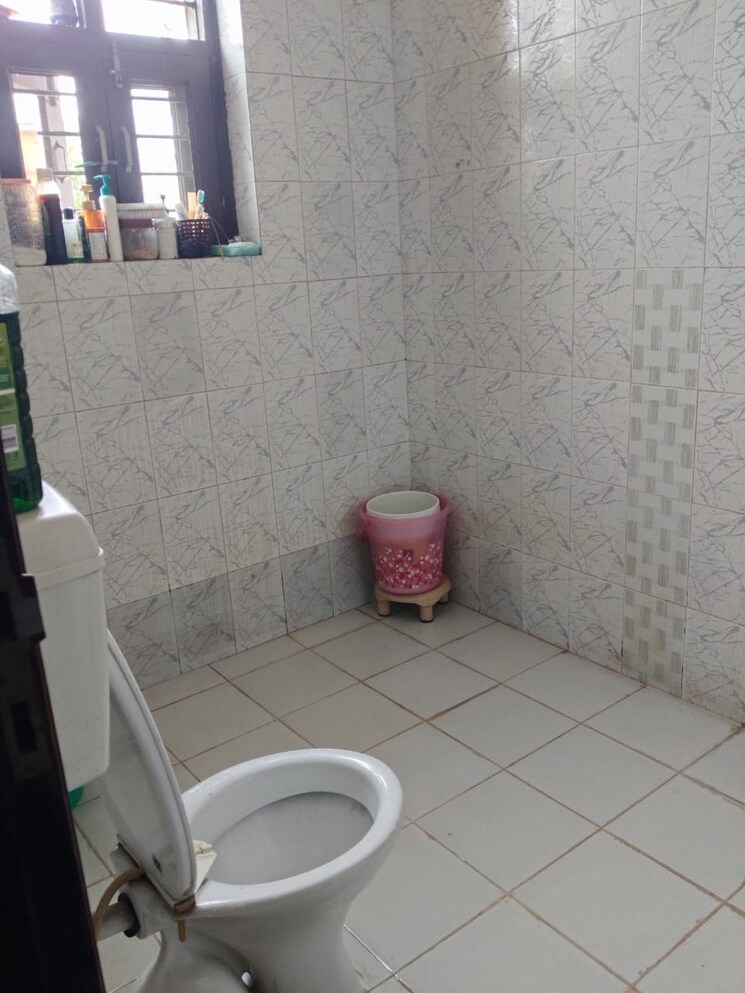 Bathroom, sector 92 2 Bedroom 200 Sq.Mt. Independent House In Sector 92 Noida 9033644