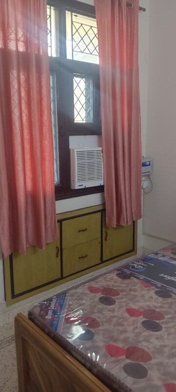 Living Room in 2.5 BHK Apartment at Bhagirathi Apartment, Sector 62 – for Rent