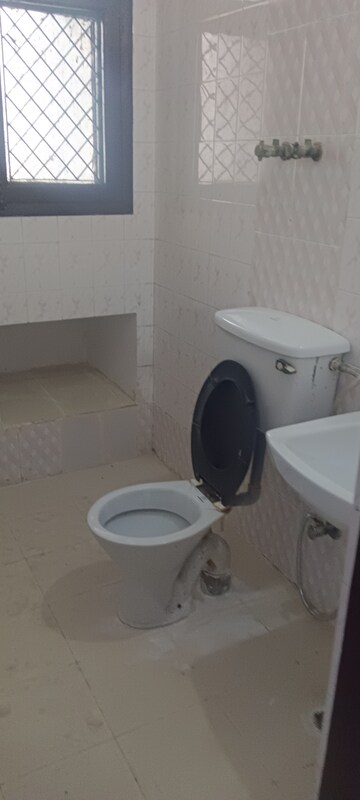 Bathroom in 2.5 BHK Apartment at Bhagirathi Apartment, Sector 62 – for Rent