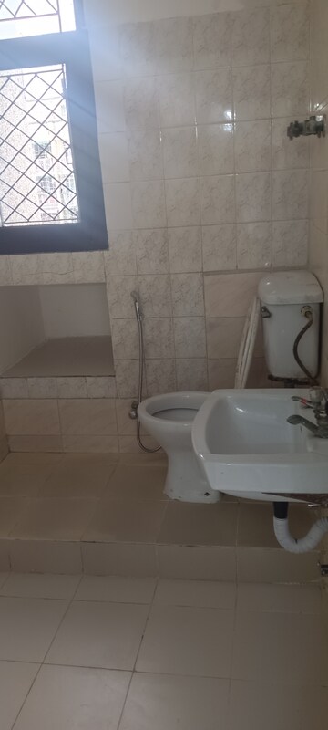 Bathroom in 2.5 BHK Apartment at Bhagirathi Apartment, Sector 62 – for Rent