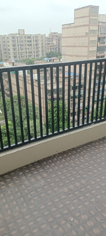Balcony in 2.5 BHK Apartment at Bhagirathi Apartment, Sector 62 – for Rent