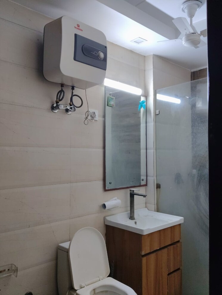 Bathroom, sector 92 3 Bedroom 300 Sq.Mt. Independent House In Sector 92 Noida 9033676