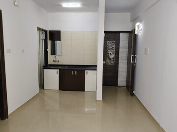Room in 1 BHK Apartment at Spring Grove Uno Society, Kandivali East – for Rent