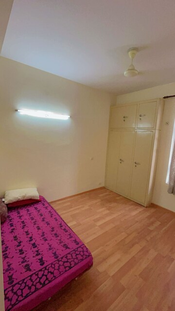 Room in 3 BHK Apartment at Migsun Wynn Boulevard, Eta Ii Greater Noida – for Rent