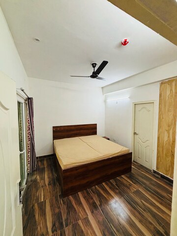 Bedroom in 2 BHK Apartment at Nimbus The Express Park View II, Chi V Greater Noida – for Rent