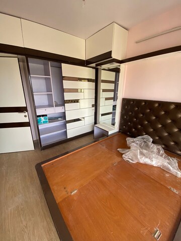 Parking in 1.5 BHK Apartment at Express Enclave, Andheri East – for Rent