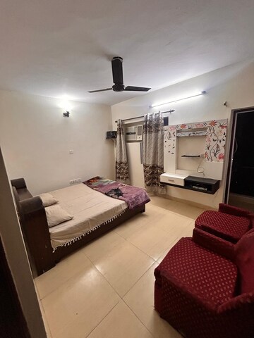 Team Area in 1.5 BHK Builder Floor at Andheri West – for Rent