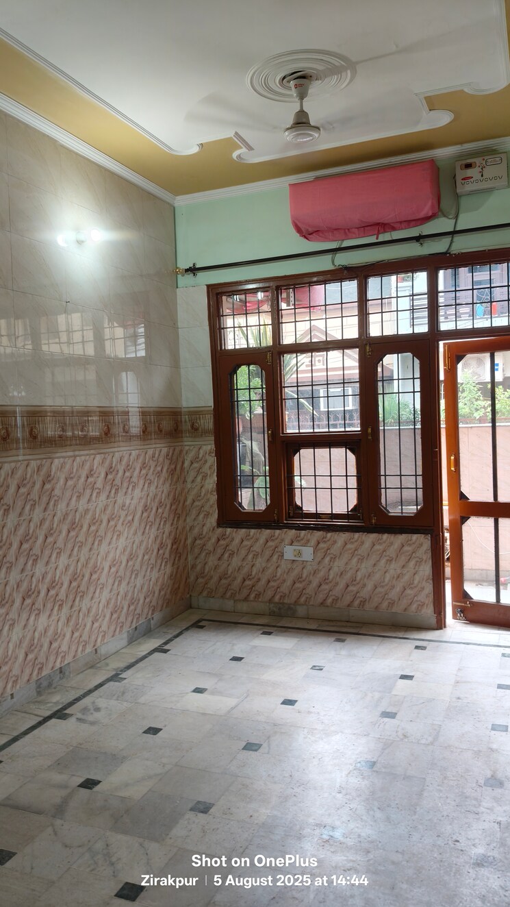 Room, dhakoli 2.5 Bedroom 97 Sq.Yd. Independent House In Dhakoli Zirakpur 9033825