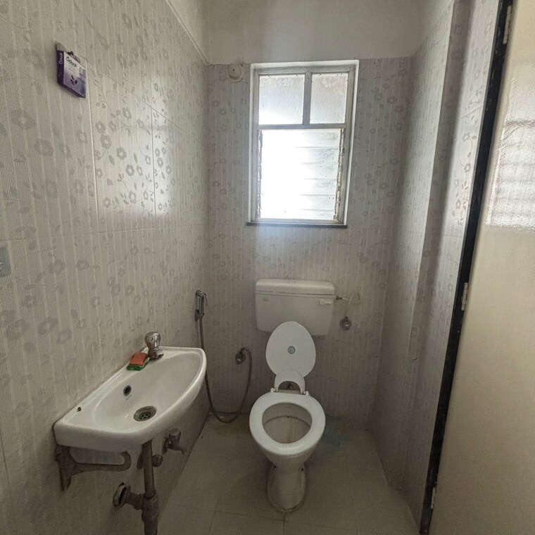 Attached Bathroom, bhansali-whispering-winds 2 Bedroom 750 Sq.Ft. Apartment In Link Road Pune 9033877