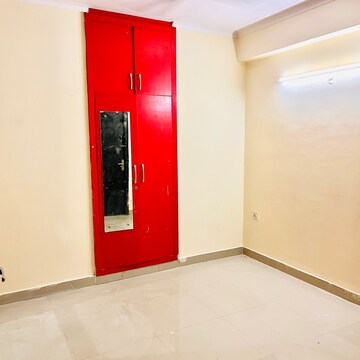 Room in 3 BHK Apartment at Supertech Ecovillage I, Sport City 1 – for Rent