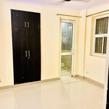 Room in 3 BHK Apartment at Supertech Ecovillage I, Sport City 1 – for Rent