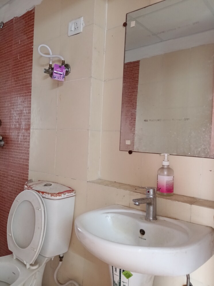Bathroom, mahagun-mywoods 3 Bedroom 1370 Sq.Ft. Apartment In Sector 16c Greater Noida Greater Noida 9033874