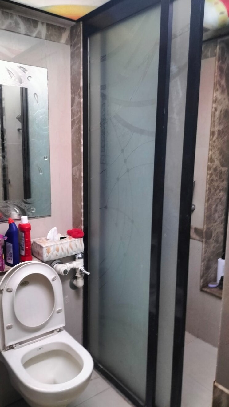 Bathroom, raheja-acropolis 2 Bedroom 975 Sq.Ft. Apartment In Deonar Mumbai 9033865