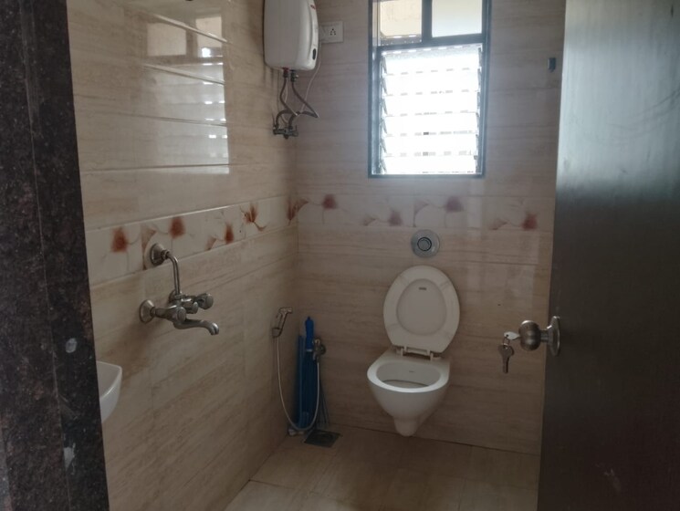 Bathroom, dgs-sheetal-dharmaraj 2 Bedroom 1000 Sq.Ft. Apartment In Malad West Mumbai 9033962