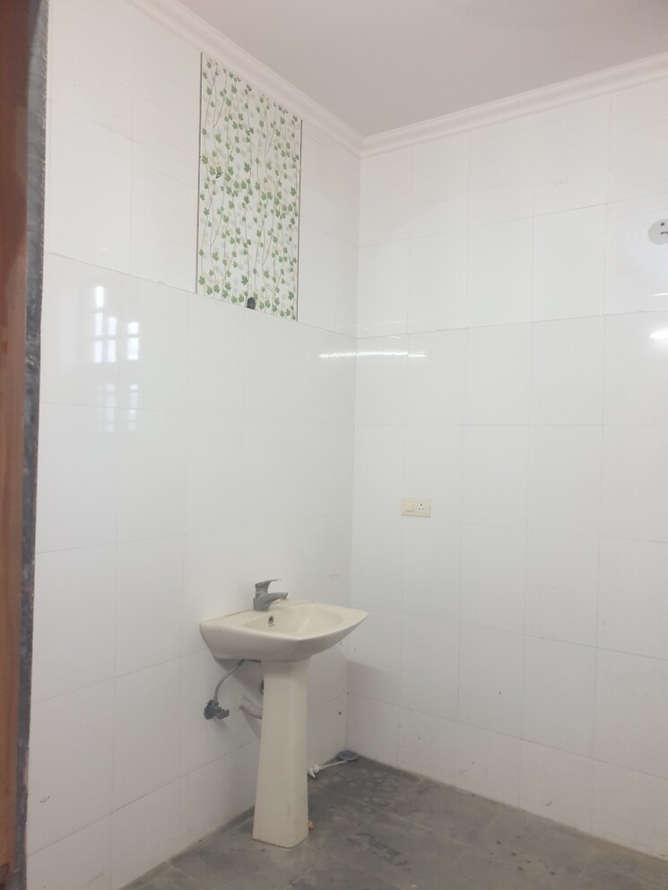 Bathroom, sector 17 4 Bedroom 2250 Sq.Ft. Independent House In Sector 17 Faridabad 9034048