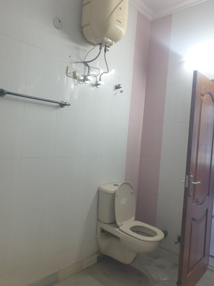 Bathroom, sector 17 4 Bedroom 2250 Sq.Ft. Independent House In Sector 17 Faridabad 9034048