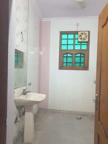 Bathroom in 4 BHK Independent House at Sector 17 – for Rent