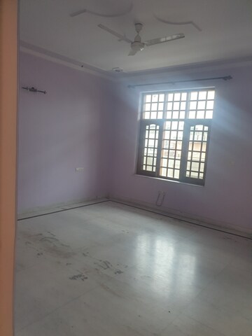 Room in 4 BHK Independent House at Sector 17 – for Rent
