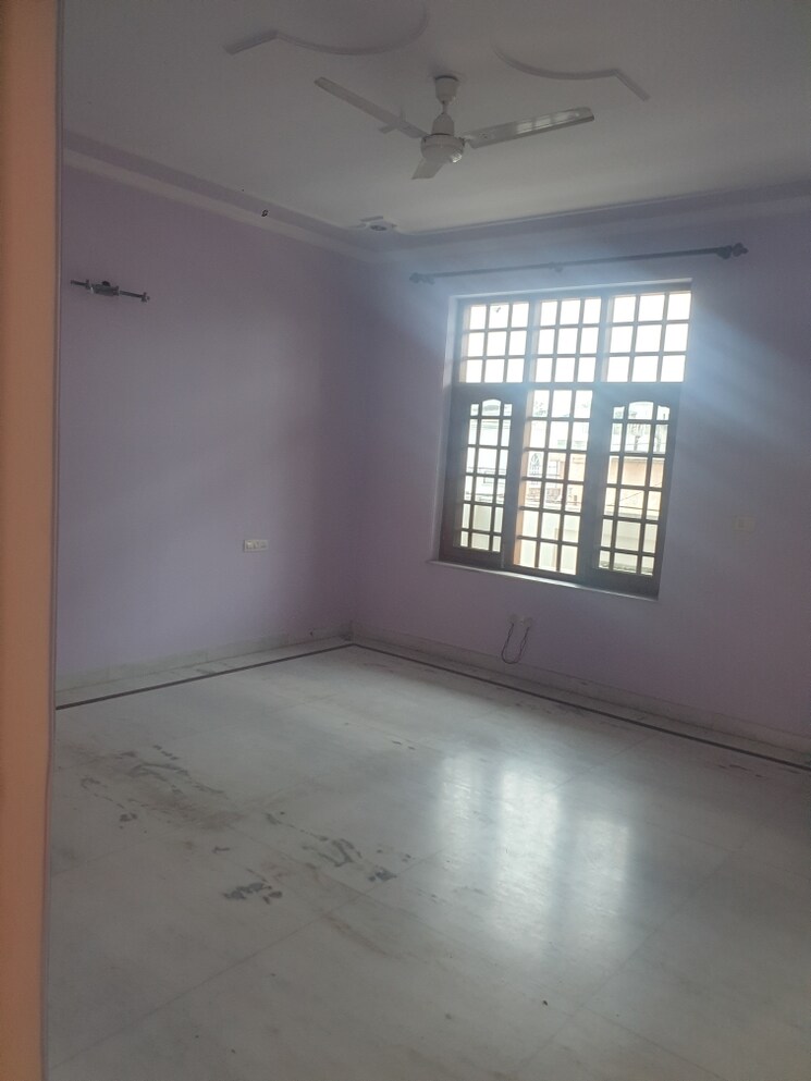 Room, sector 17 4 Bedroom 2250 Sq.Ft. Independent House In Sector 17 Faridabad 9034048