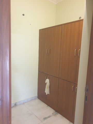 Room in 4 BHK Independent House at Sector 17 – for Rent