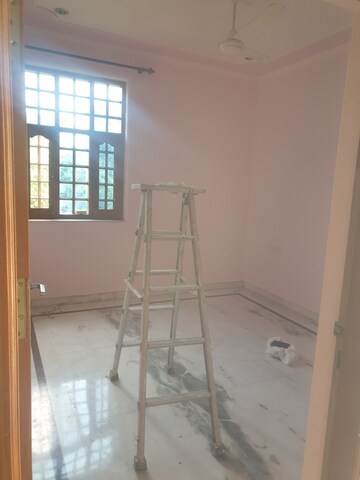 Room in 4 BHK Independent House at Sector 17 – for Rent