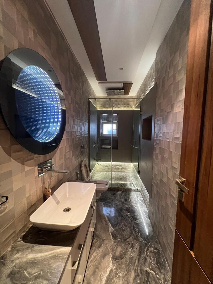 Attached Bathroom, satra-signature 4 Bedroom 3700 Sq.Ft. Apartment In Vile Parle West Mumbai 9034046