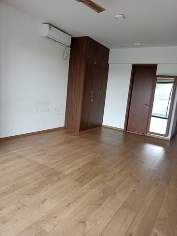Room in 4 BHK Apartment at Pramuk MM Meridian, Jayanagar – for Sale