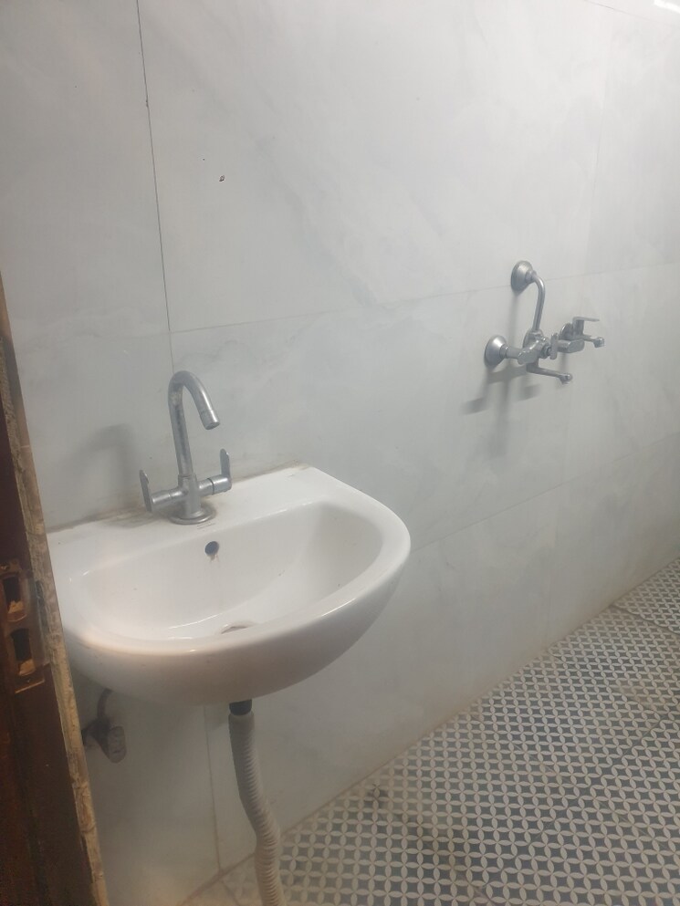 Bathroom, sector 16 1 RK 350 Sq.Ft. Independent House In Sector 16 Faridabad 9034083