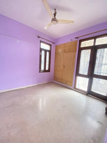 Room in 4 BHK Apartment at Sector 12 Dwarka – for Rent