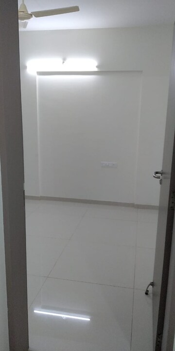 Room in 1 BHK Apartment at Paranjape Trident Towers, Wakad – for Rent