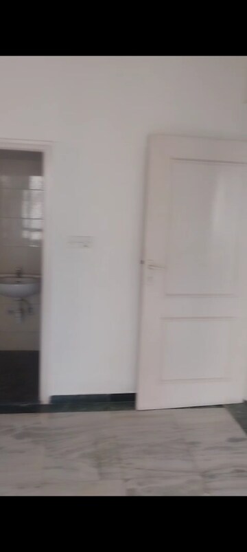 Room in 2 BHK Apartment at Hiranandani Estate Windsor, Ghodbunder Road – for Rent