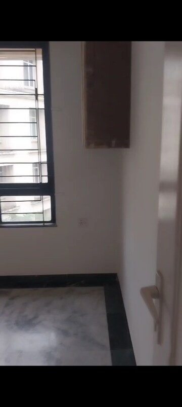 Room in 2 BHK Apartment at Hiranandani Estate Windsor, Ghodbunder Road – for Rent