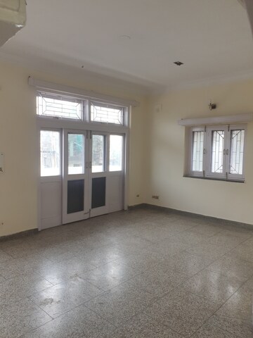 Room in 3 BHK Independent House at Sector 16 – for Rent