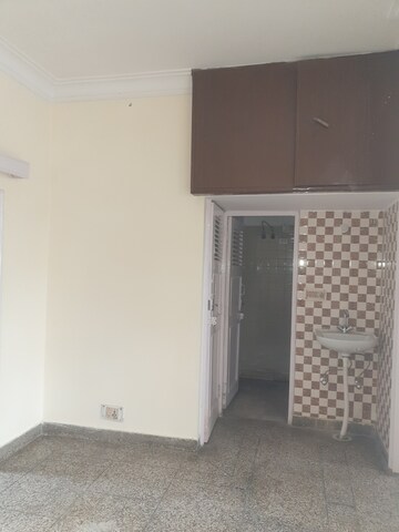 Room in 3 BHK Independent House at Sector 16 – for Rent