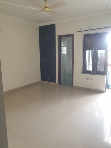 Room in 3 BHK Independent House at Sector 16 – for Rent