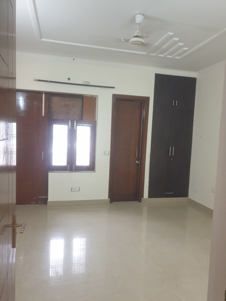Room, sector 16 3 Bedroom 2250 Sq.Ft. Independent House In Sector 16 Faridabad 9034146