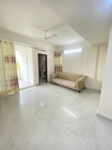 Room in 3 BHK Apartment at Sector 5 Dwarka – for Rent