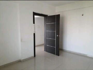 Room in 2 BHK Apartment at Akshay Floria, Anand Nagar – for Rent
