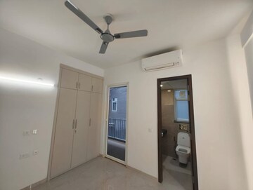 Room in 3 BHK Apartment at Smart World Orchard, Sector 61 – for Rent