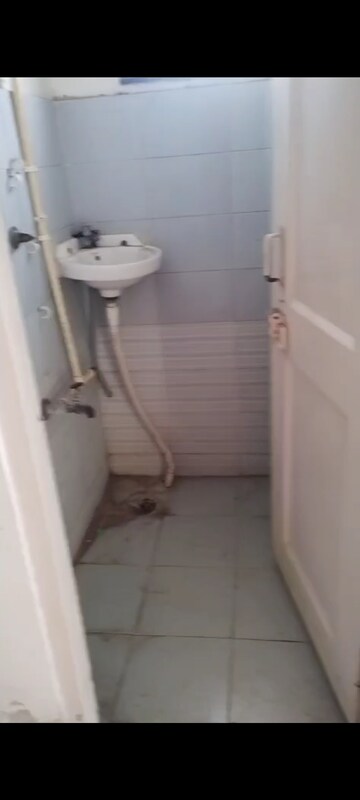Bathroom in 1 BHK Apartment at Sector 23 Dwarka – for Rent