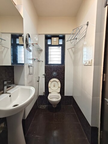 Team Area in 2 BHK Apartment at Andheri West – for Rent