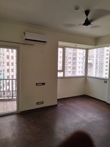 Room in 3 BHK Apartment at Dasnac The Jewel, Sector 75 – for Rent